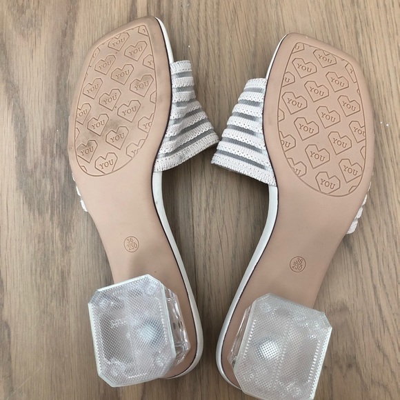 Light pink blush slip on sandals clear block heels size 6 cute vintage - Picture 5 of 6